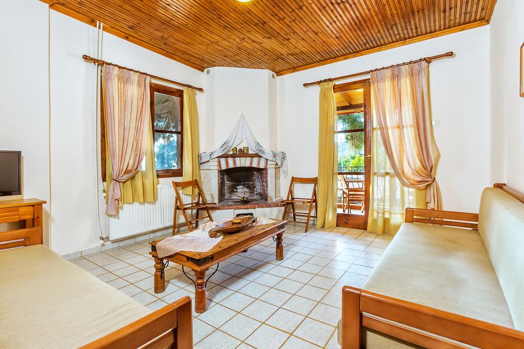 Xenios Loutra Village Karnagio Kültér fotó