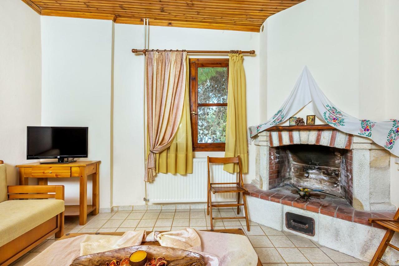 Xenios Loutra Village Karnagio Kültér fotó